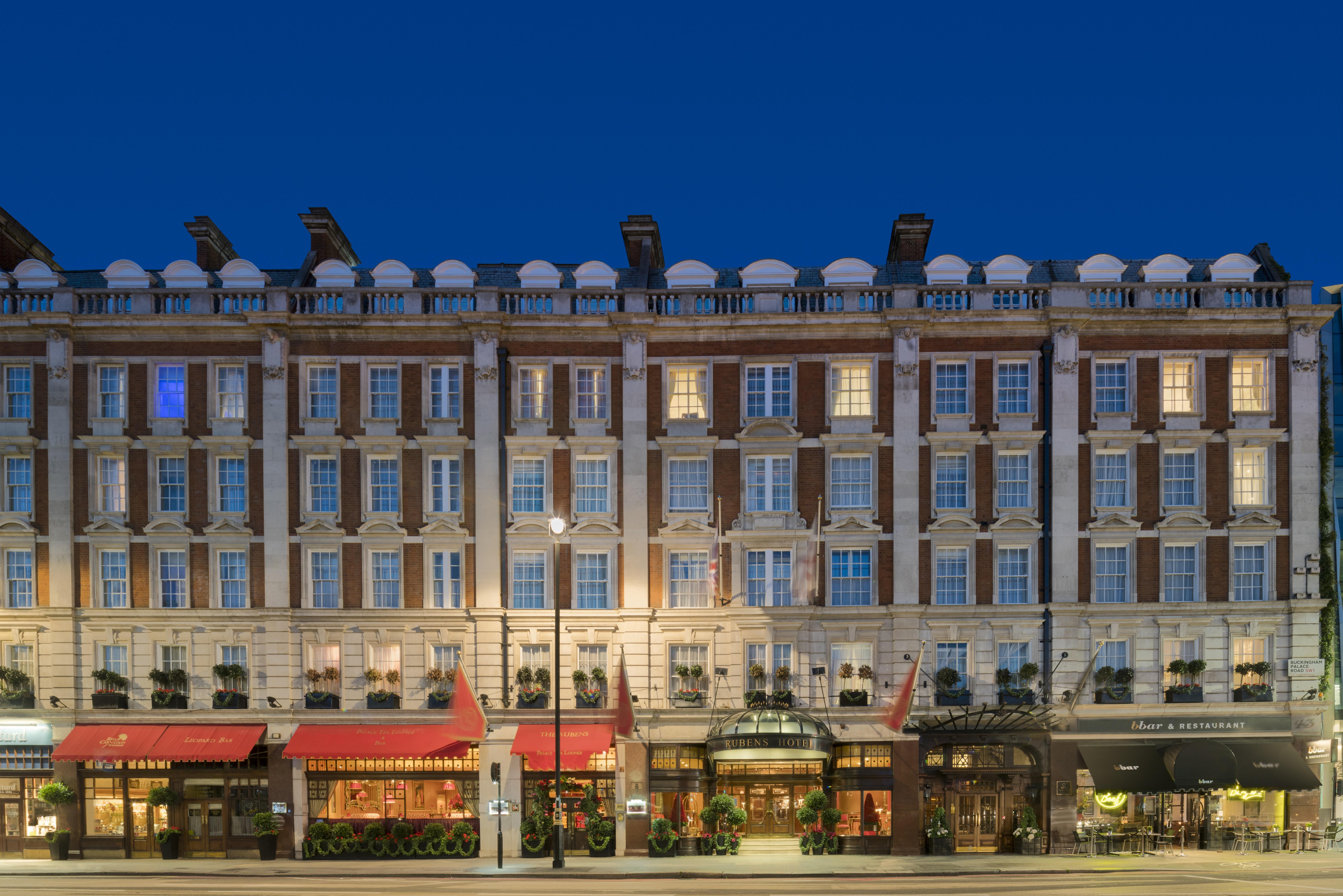 Rubens At The Palace London Ngoại thất bức ảnh The hotel at night