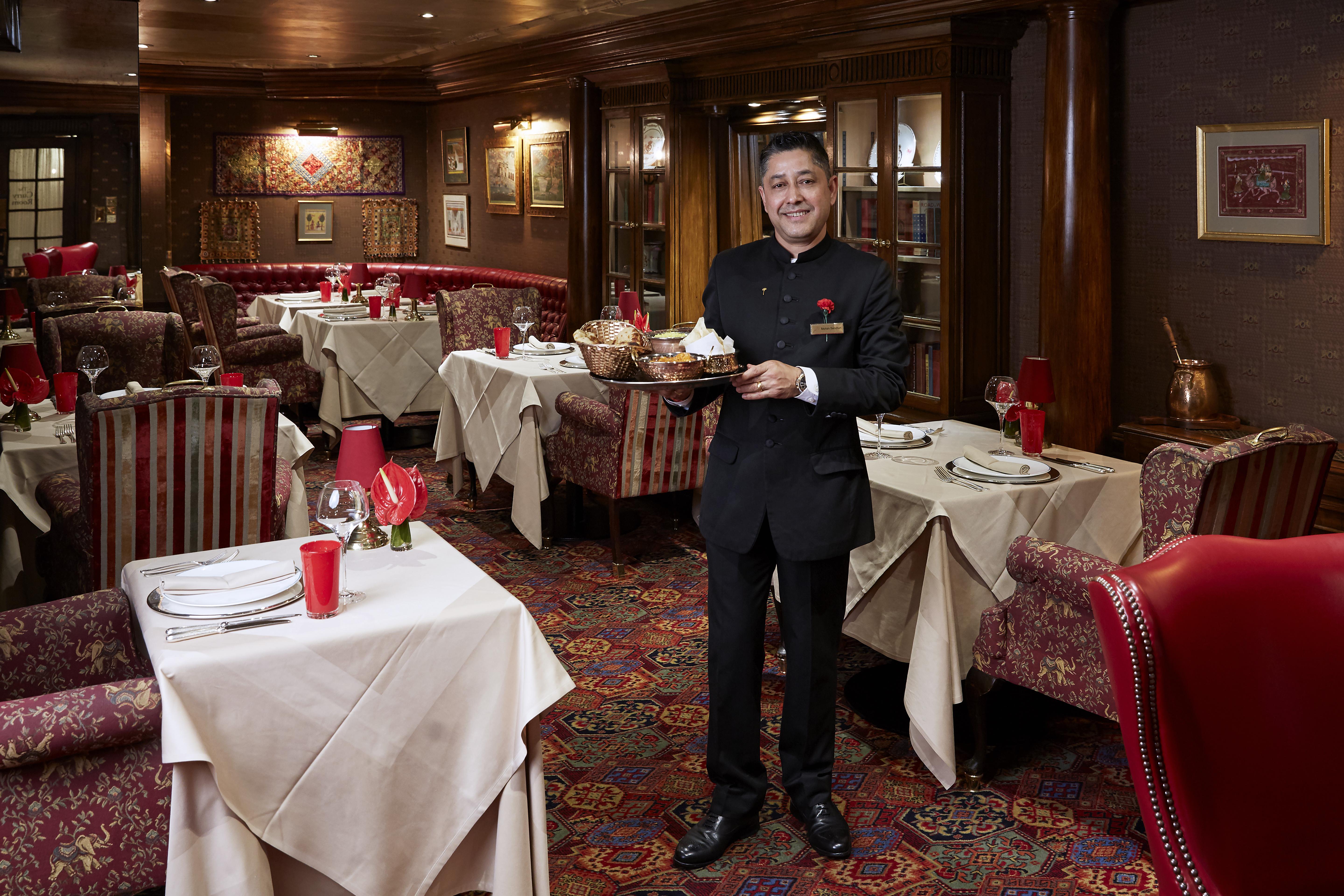 Rubens At The Palace London Ngoại thất bức ảnh A butler at the Imperial Hotel, New Delhi