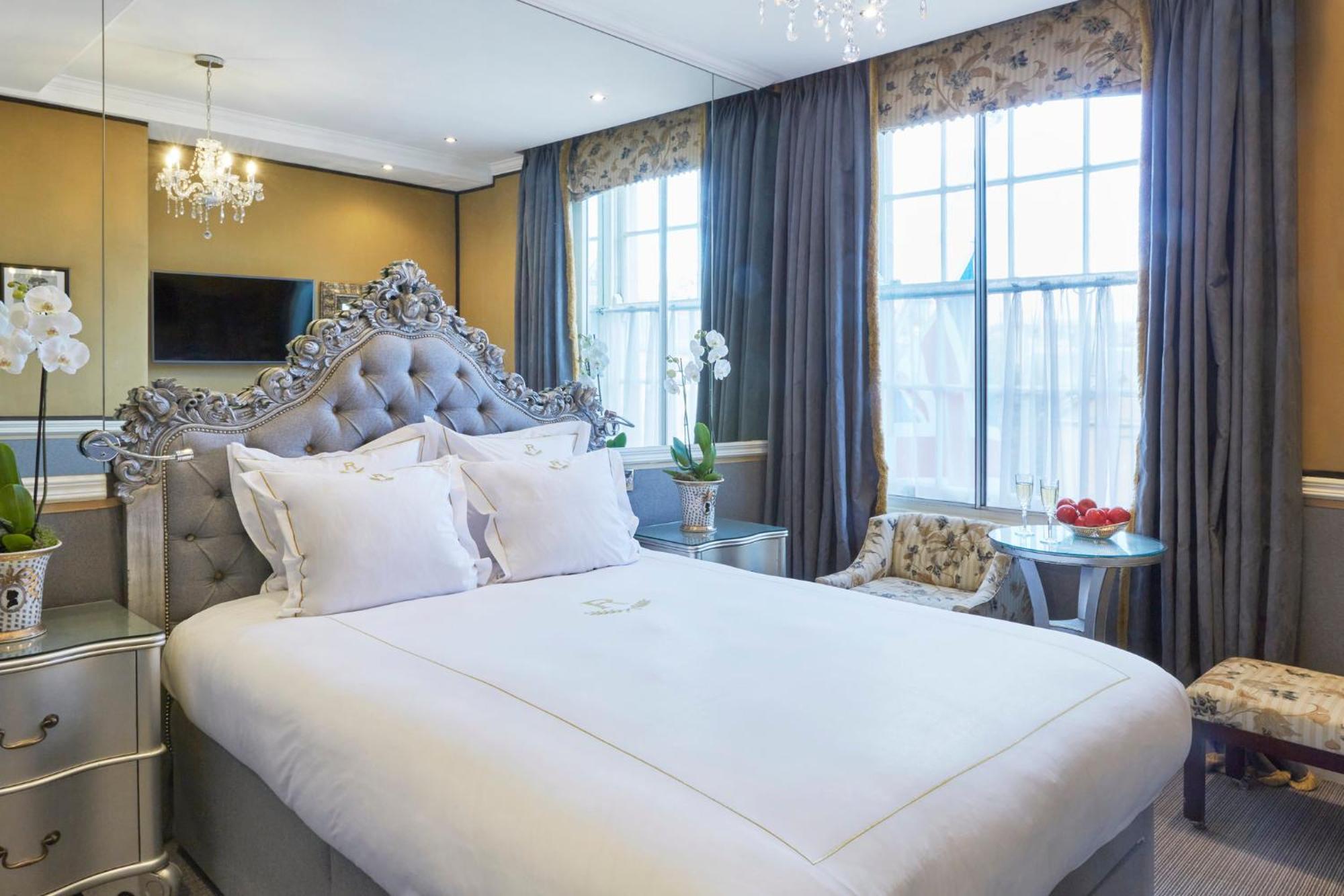Rubens At The Palace London Ngoại thất bức ảnh A bedroom at the hotel