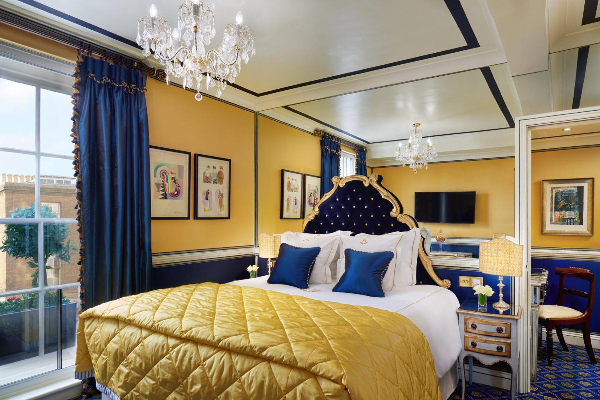 Rubens At The Palace London Ngoại thất bức ảnh A suite on board